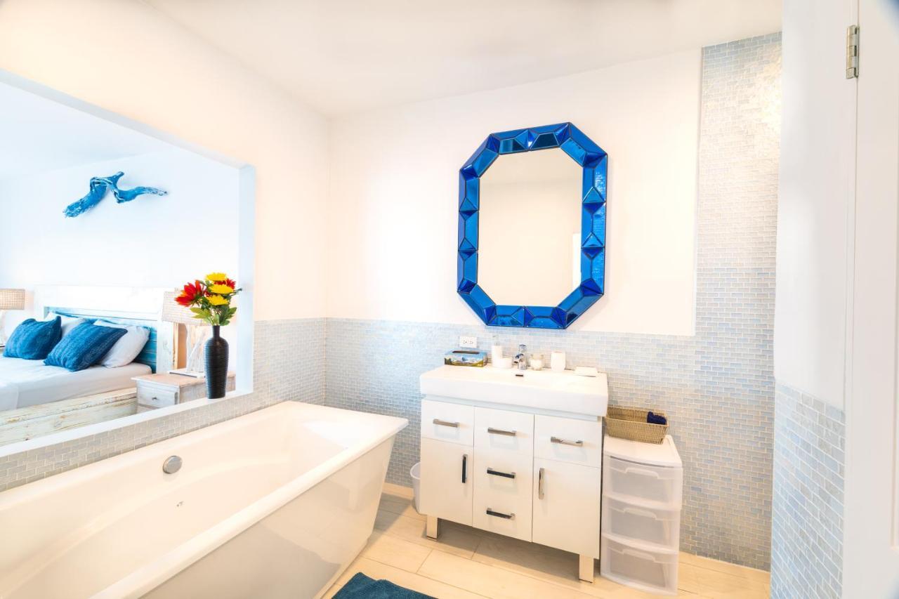 Caprice 9 - Oceanfront - Gated Community With Pool Holiday home *