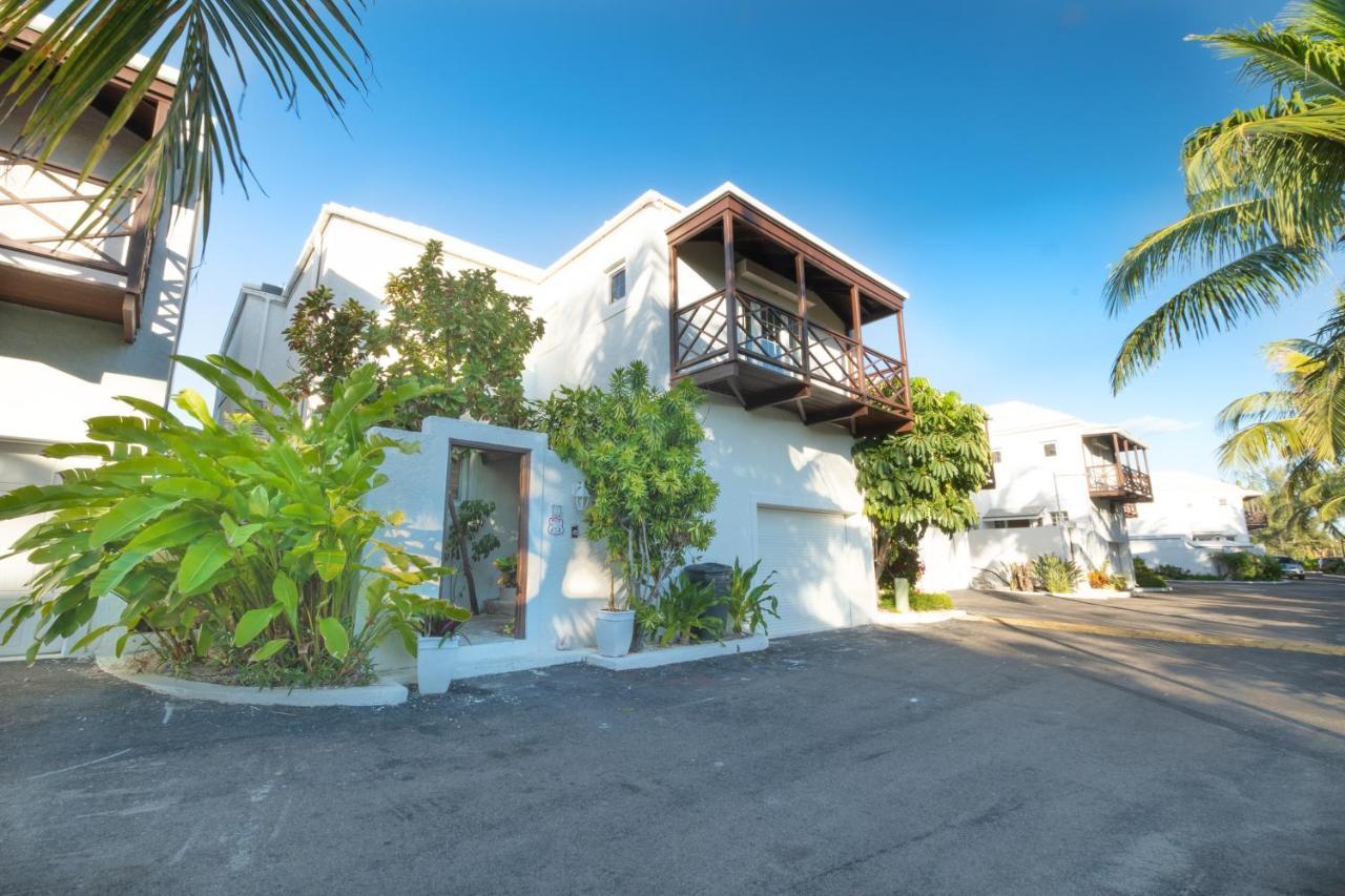 Holiday home Caprice 9 - Oceanfront - Gated Community With Pool Nassau