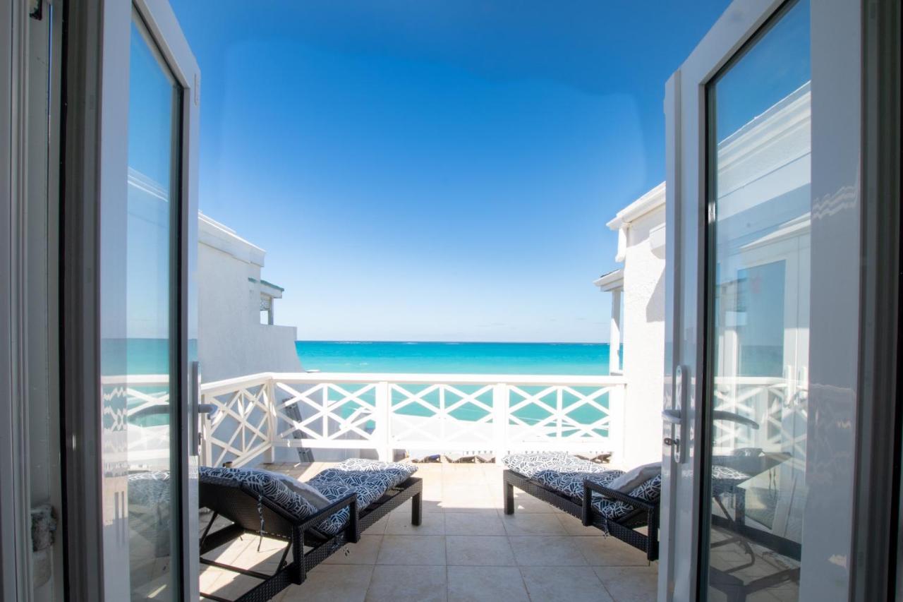 Caprice 9 - Oceanfront - Gated Community With Pool Holiday home Nassau