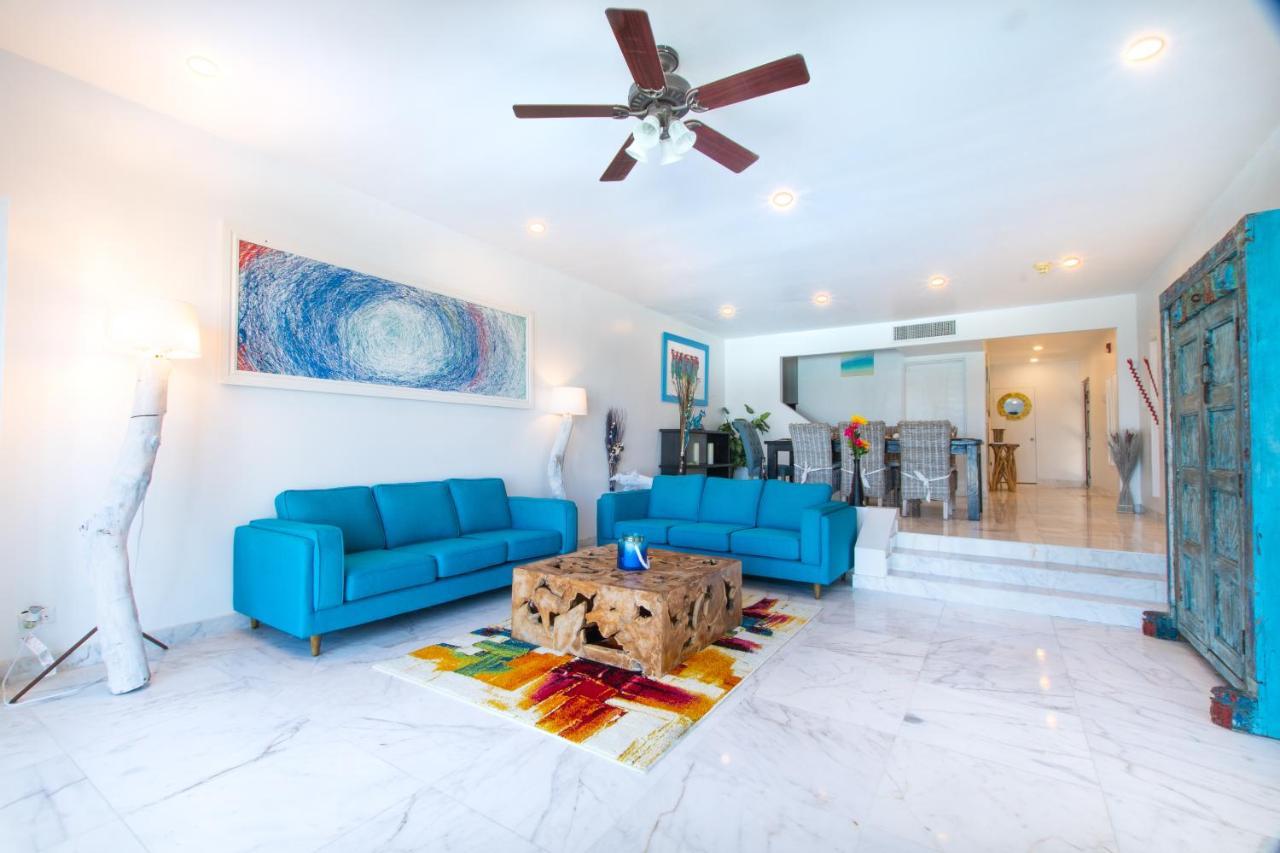 Caprice 9 - Oceanfront - Gated Community With Pool Holiday home Nassau