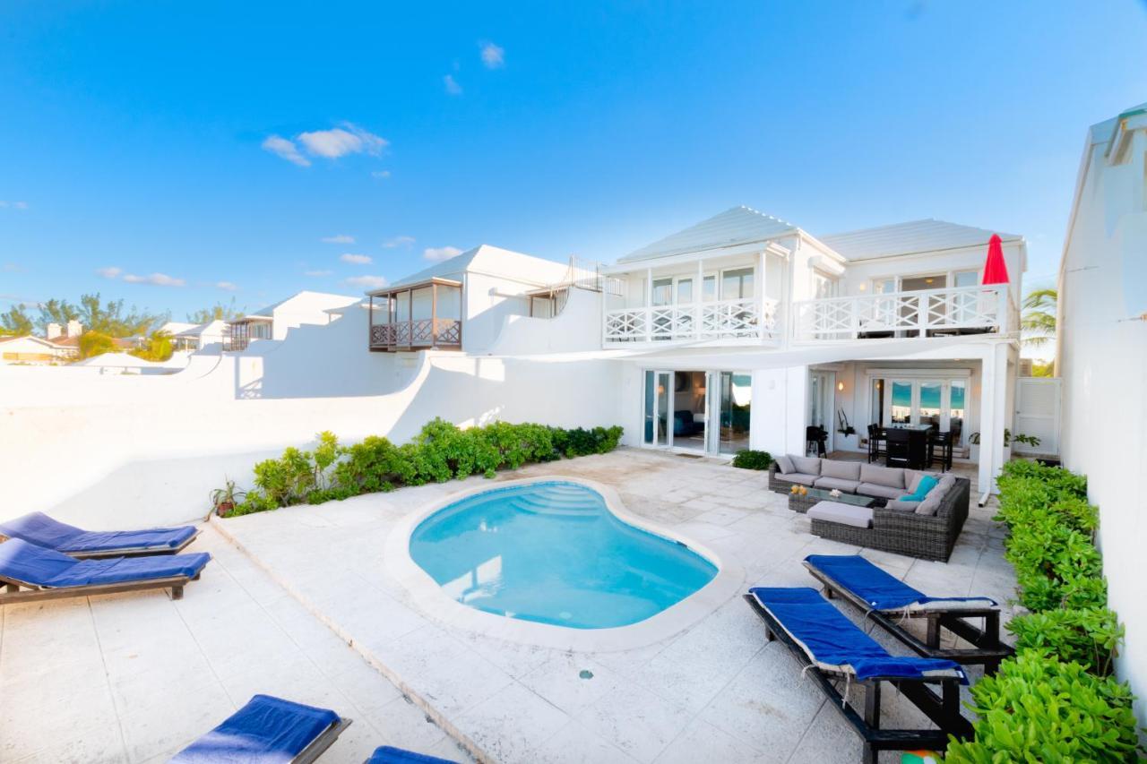 Caprice 9 - Oceanfront - Gated Community With Pool Holiday home